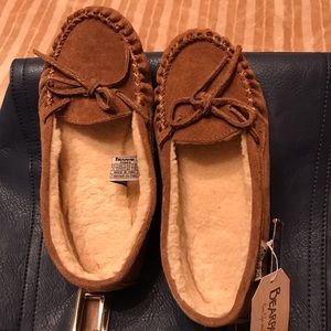 Fits 8 to 8 1/2- BearPaw moccasins